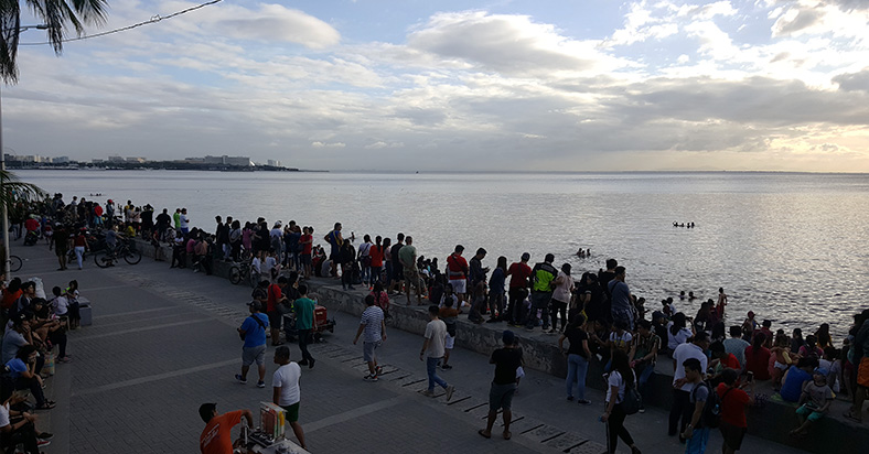 Cleaner Manila Bay And Sunset Lure Crowds At Baywalk