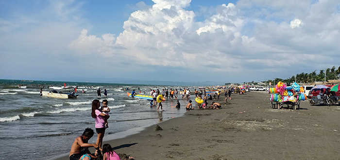 Tourists flock San Fabian beach in Pangasinan