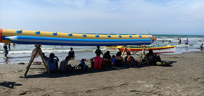 Banana boat can cost Php150 to 200 per person