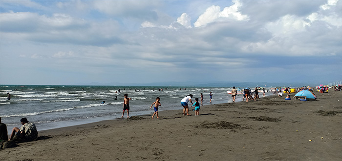 San Fabian beach is a family friendly beach where kids can play