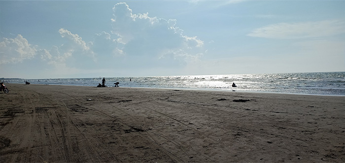 Less people in the northern part of the beach
